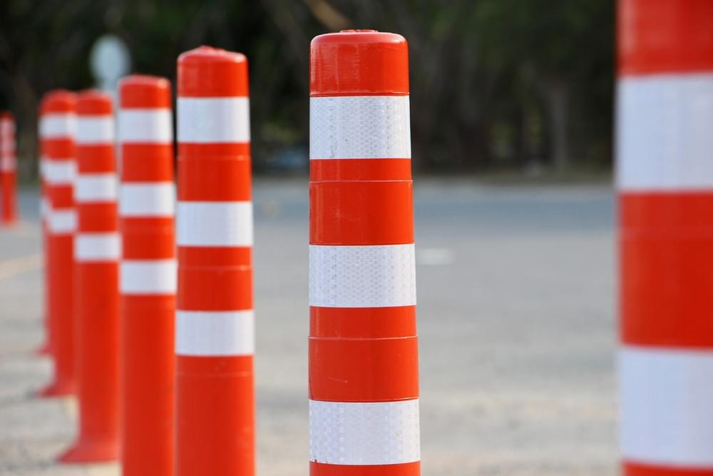 Пластиковые дорожные столбики