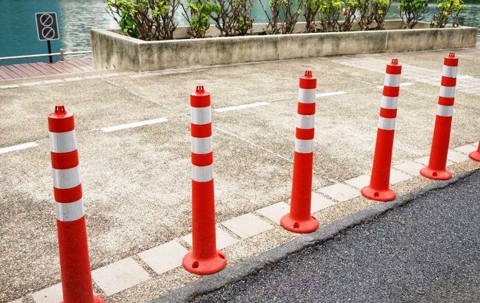 Установка дорожных столбиков